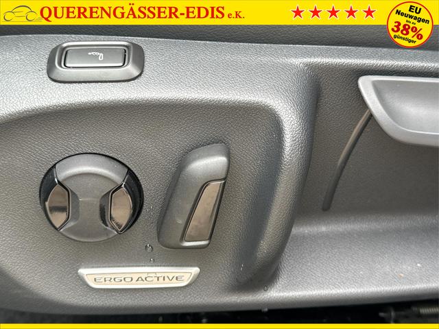 Volkswagen / Passat Variant / Grau / / / 4WD+AHK+PANO+HARMAN+19+BLACK STYLE