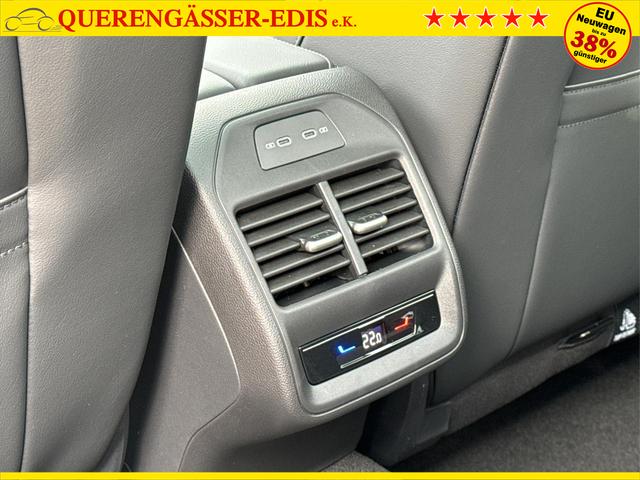 Volkswagen / Passat Variant / Grau / / / 4WD+AHK+PANO+HARMAN+19+BLACK STYLE