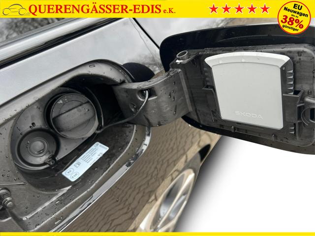 Skoda / Octavia Combi / Schwarz / / / PANO+NAVI+MATRIX+CANTON+19 LM+KAMERA
