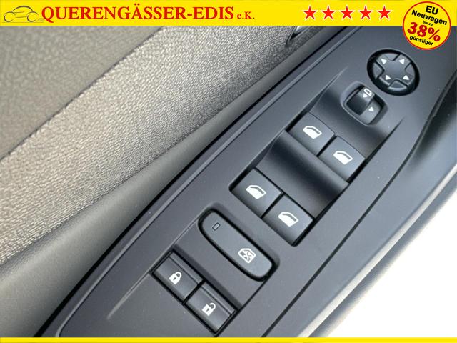 Peugeot / 308 SW / Weiß / / / EAT8+SHZ+AGR+KAMERA+ACC+KLIMA+LED+PDC+17 ALU