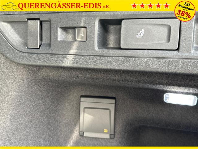 Volkswagen / Passat Variant / Wei&szlig; / / / 4WD+SIGNATURE+LEDER+PANO+AHK+DCC+MATRIX