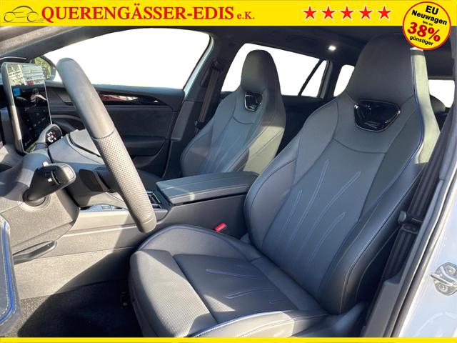 Volkswagen / Passat Variant / Wei&szlig; / / / 4WD+SIGNATURE+LEDER+PANO+AHK+DCC+MATRIX