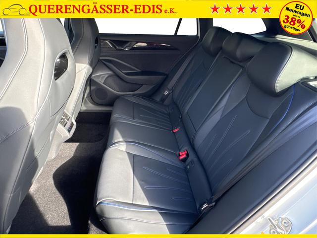 Volkswagen / Passat Variant / Wei&szlig; / / / 4WD+SIGNATURE+LEDER+PANO+AHK+DCC+MATRIX