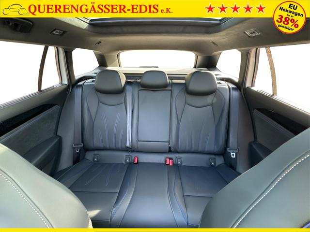Volkswagen / Passat Variant / Wei&szlig; / / / 4WD+SIGNATURE+LEDER+PANO+AHK+DCC+MATRIX