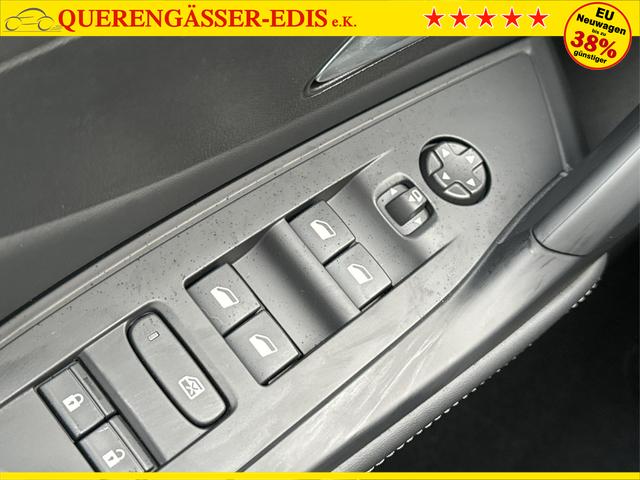 Peugeot / 308 / Schwarz / / / SHZ+KAMERA+NAVI+KEYLESS+ACC+17 LM