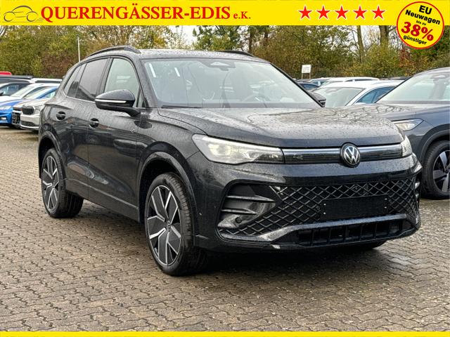 Volkswagen / Tiguan / Schwarz / / / PANO+HD MATRIX+AHK+NAVI+BLACK STYLE+20 LM+ACC