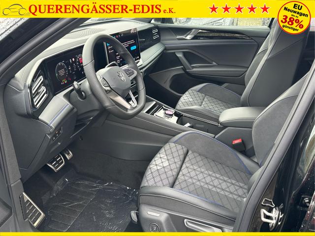 Volkswagen / Tiguan / Schwarz / / / PANO+HD MATRIX+AHK+NAVI+BLACK STYLE+20 LM+ACC