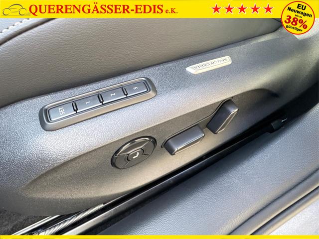 Volkswagen / Passat Variant / Grau / / / 4WD+DSG+AHK+NAVI+HEAD-UP+MATRIX+ACC+BLACK