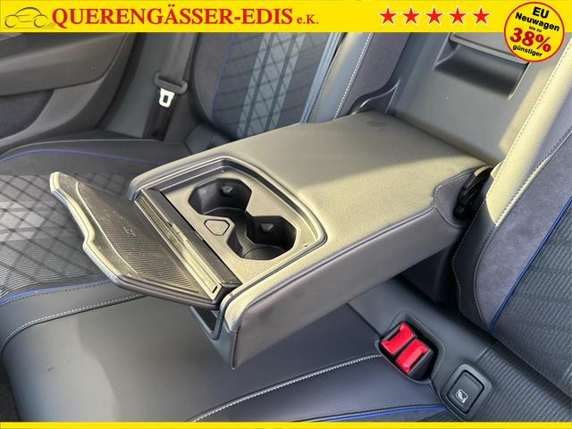 Volkswagen / Passat Variant / Grau / / / 4WD+DSG+AHK+NAVI+HEAD-UP+MATRIX+ACC+BLACK