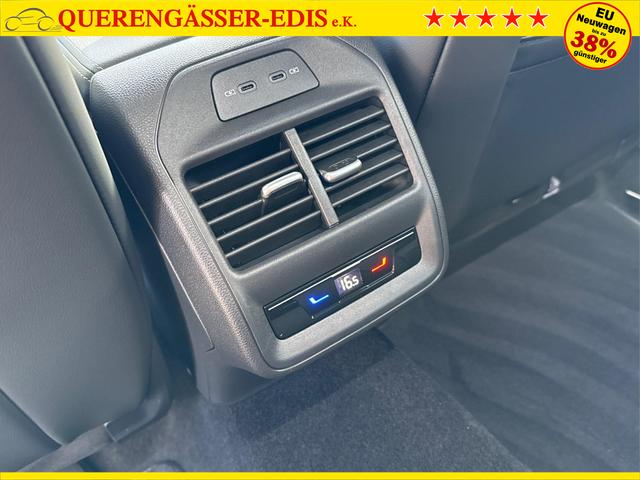 Volkswagen / Passat Variant / Grau / / / 4WD+DSG+AHK+NAVI+HEAD-UP+MATRIX+ACC+BLACK