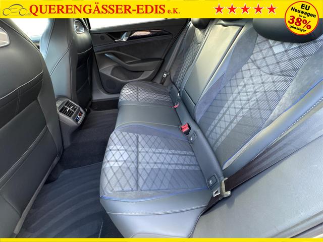 Volkswagen / Passat Variant / Grau / / / 4WD+DSG+AHK+NAVI+HEAD-UP+MATRIX+ACC+BLACK