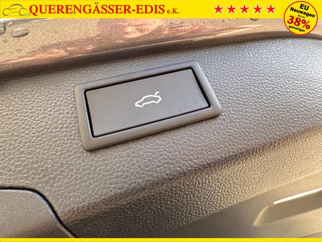 Volkswagen / Passat Variant / Grau / / / 4WD+DSG+AHK+NAVI+HEAD-UP+MATRIX+ACC+BLACK