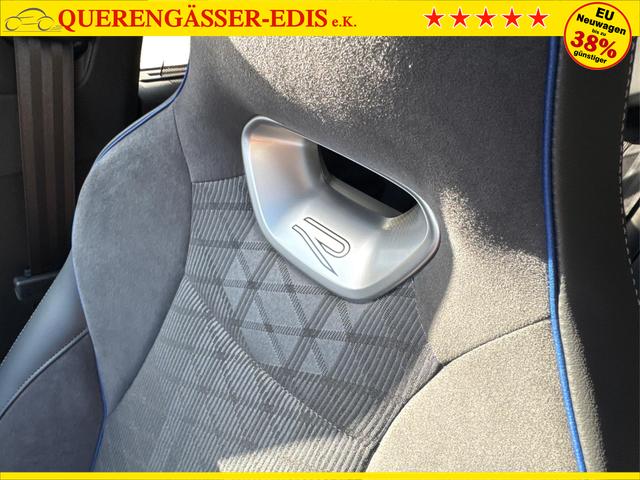 Volkswagen / Passat Variant / Grau / / / 4WD+DSG+AHK+NAVI+HEAD-UP+MATRIX+ACC+BLACK