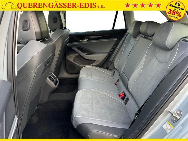 Volkswagen / Passat Variant / Silber / / / DSG+AHK+PANO+NAVI+ACC+KAMERA+LED+MASSAGE