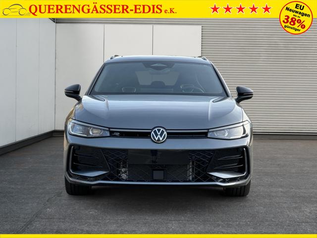 Volkswagen / Passat Variant / Grau / / / AHK+PANO+NAVI+Head-UP+Matrix-LED+ACC