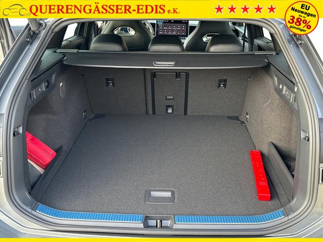 Volkswagen / Passat Variant / Grau / / / AHK+PANO+NAVI+Head-UP+Matrix-LED+ACC