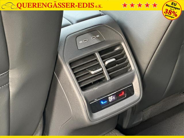 Volkswagen / Passat Variant / Grau / / / AHK+PANO+NAVI+Head-UP+Matrix-LED+ACC