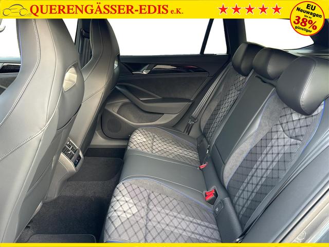 Volkswagen / Passat Variant / Grau / / / AHK+PANO+NAVI+Head-UP+Matrix-LED+ACC