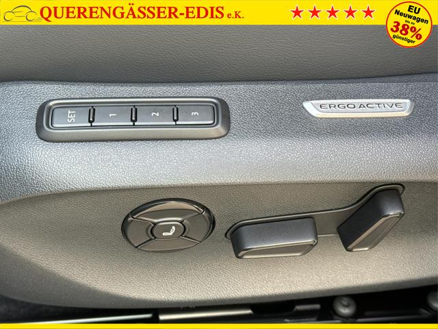 Volkswagen / Passat Variant / Grau / / / AHK+PANO+NAVI+Head-UP+Matrix-LED+ACC