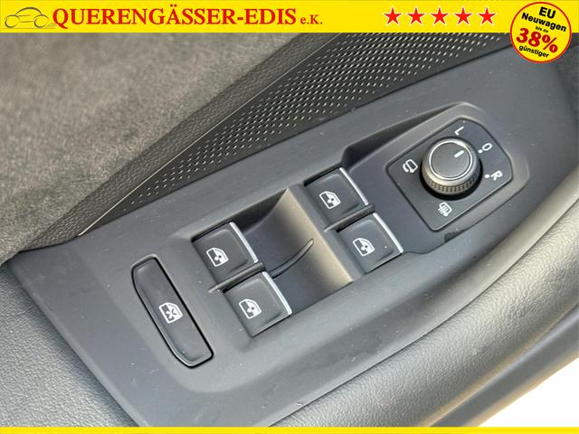 Volkswagen / Passat Variant / Grau / / / AHK+PANO+NAVI+Head-UP+Matrix-LED+ACC