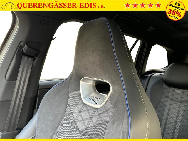 Volkswagen / Passat Variant / Grau / / / AHK+PANO+NAVI+Head-UP+Matrix-LED+ACC