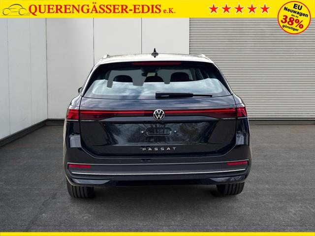 Volkswagen / Passat Variant / Schwarz / / / DSG+AHK+MASSAGE+NAVI+ACC+KAMERA+LED+17 ALU