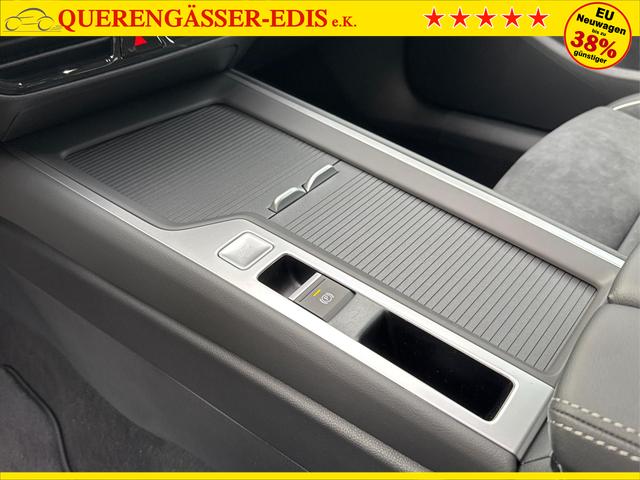 Volkswagen / Passat Variant / Schwarz / / / DSG+AHK+MASSAGE+NAVI+ACC+KAMERA+LED+17 ALU