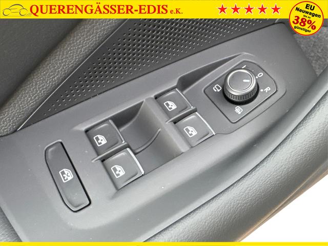 Volkswagen / Passat Variant / Schwarz / / / DSG+AHK+MASSAGE+NAVI+ACC+KAMERA+LED+17 ALU