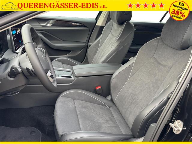 Volkswagen / Passat Variant / Schwarz / / / DSG+AHK+MASSAGE+NAVI+ACC+KAMERA+LED+17 ALU