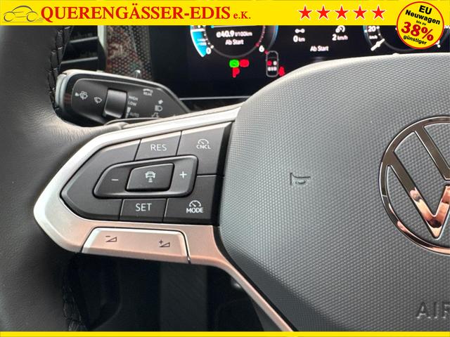 Volkswagen / Passat Variant / Schwarz / / / DSG+AHK+MASSAGE+NAVI+ACC+KAMERA+LED+17 ALU
