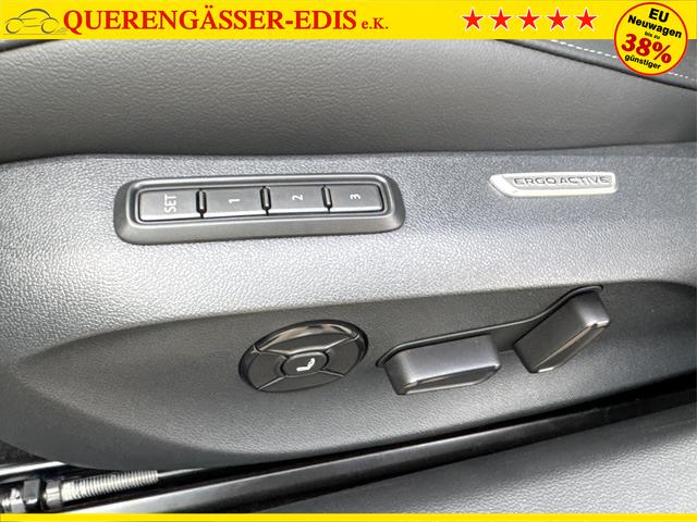 Volkswagen / Passat Variant / Schwarz / / / DSG+AHK+MASSAGE+NAVI+ACC+KAMERA+LED+17 ALU