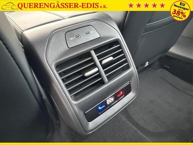 Volkswagen / Passat Variant / Schwarz / / / DSG+AHK+MASSAGE+NAVI+ACC+KAMERA+LED+17 ALU