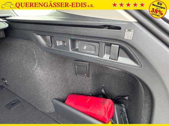Volkswagen / Passat Variant / Schwarz / / / DSG+AHK+MASSAGE+NAVI+ACC+KAMERA+LED+17 ALU