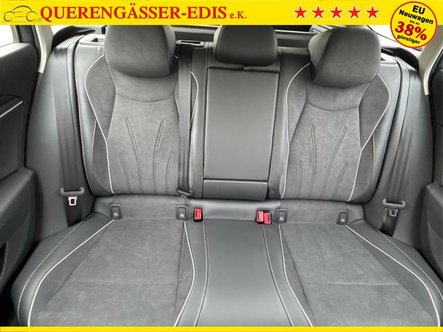 Volkswagen / Passat Variant / Grau / / / DSG+AHK+MASSAGE+NAVI+ACC+KAMERA+LED+17 ALU