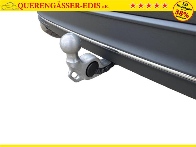 Volkswagen / Passat Variant / Schwarz / / / DSG+AHK+MASSAGE+NAVI+ACC+KAMERA+LED+17 ALU