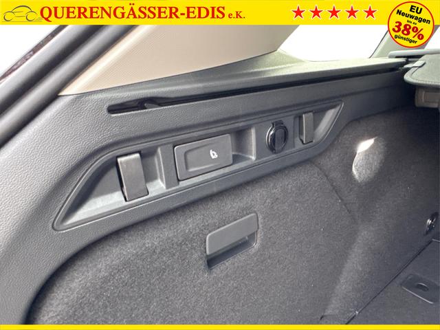 Volkswagen / Passat Variant / Schwarz / / / DSG+AHK+MASSAGE+NAVI+ACC+KAMERA+LED+17 ALU