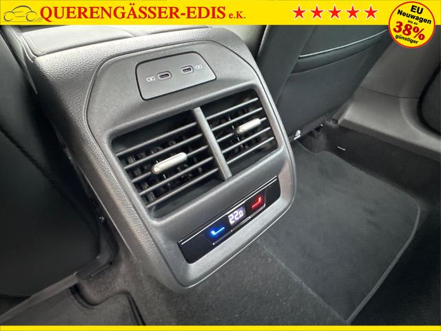 Volkswagen / Passat Variant / Silber / / / DSG+AHK+MASSAGE+NAVI+ACC+KAMERA+LED+17 ALU
