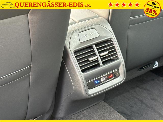 Volkswagen / Passat Variant / Grau / / / DSG+AHK+MASSAGE+NAVI+ACC+KAMERA+LED+17 ALU