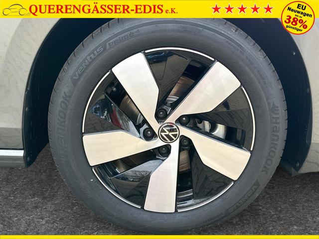Volkswagen / Passat Variant / Grau / / / DSG+AHK+MASSAGE+NAVI+ACC+KAMERA+LED+17 ALU