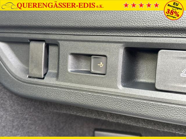 Volkswagen / Passat Variant / Grau / / / DSG+AHK+MASSAGE+NAVI+ACC+KAMERA+LED+17 ALU