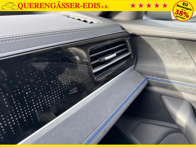 Volkswagen / Passat Variant / Blau / / / 4WD+BLACK+PANO+AHK+DCC+MATRIX+HARMAN