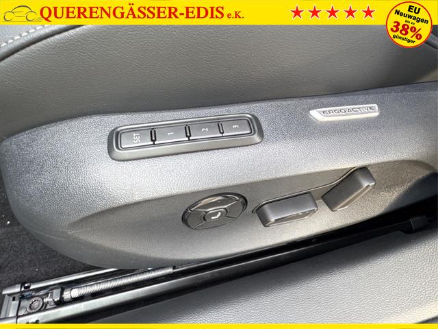 Volkswagen / Passat Variant / Blau / / / 4WD+BLACK+PANO+AHK+DCC+MATRIX+HARMAN