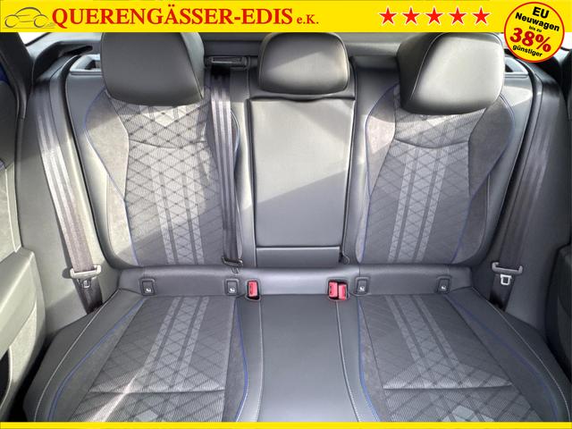 Volkswagen / Passat Variant / Blau / / / 4WD+BLACK+PANO+AHK+DCC+MATRIX+HARMAN