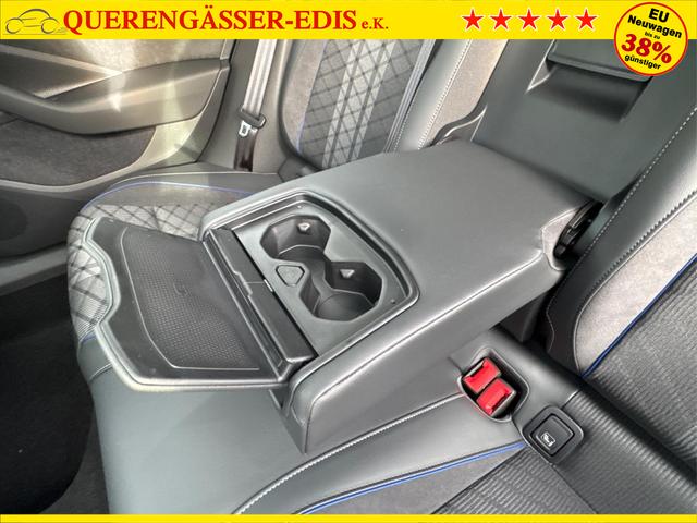 Volkswagen / Passat Variant / Blau / / / 4WD+BLACK+PANO+AHK+DCC+MATRIX+HARMAN