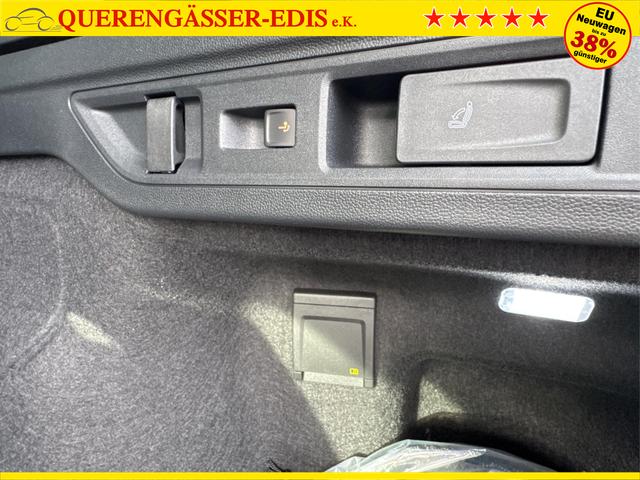 Volkswagen / Passat Variant / Blau / / / 4WD+BLACK+PANO+AHK+DCC+MATRIX+HARMAN