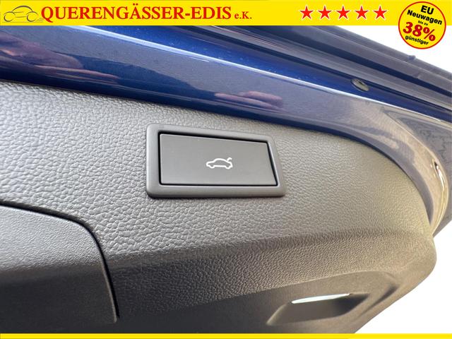 Volkswagen / Passat Variant / Blau / / / 4WD+BLACK+PANO+AHK+DCC+MATRIX+HARMAN