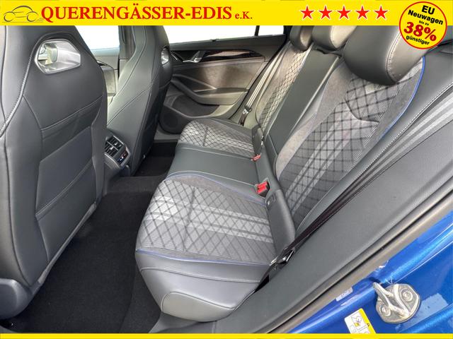 Volkswagen / Passat Variant / Blau / / / 4WD+BLACK+PANO+AHK+DCC+MATRIX+HARMAN