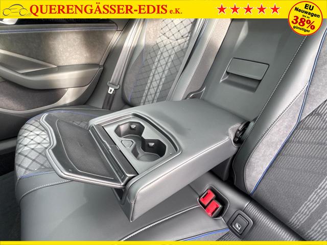 Volkswagen / Passat Variant / Gr&uuml;n / / / 4WD+BLACK+PANO+AHK+DCC+MATRIX+HARMAN