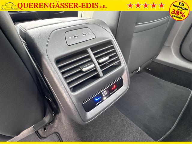 Volkswagen / Passat Variant / Gr&uuml;n / / / 4WD+BLACK+PANO+AHK+DCC+MATRIX+HARMAN