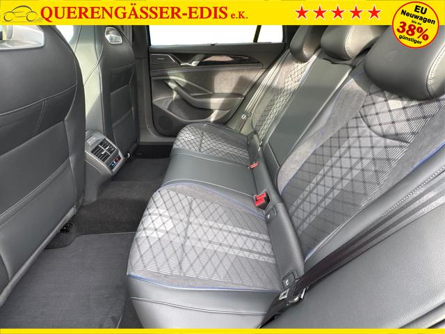 Volkswagen / Passat Variant / Gr&uuml;n / / / 4WD+BLACK+PANO+AHK+DCC+MATRIX+HARMAN